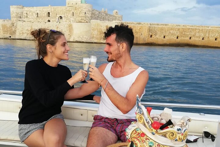 Boat tour of Ortigia, sea caves, Pillirina and snorkeling